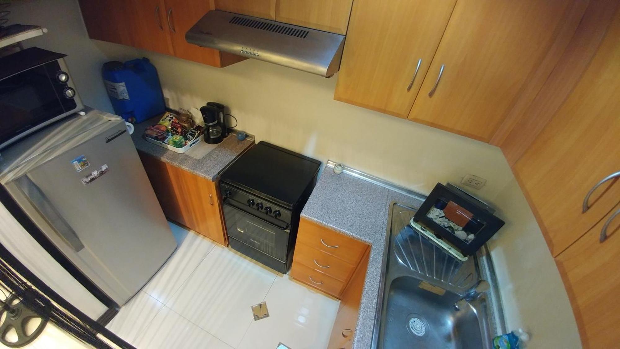Apartment 1Br Condo Above Eastwood Mall