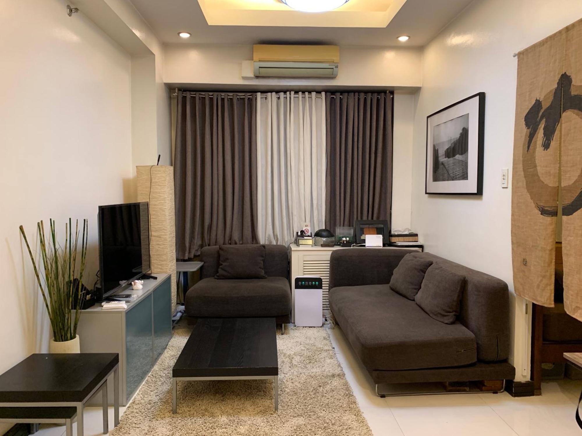 1Br Condo Above Eastwood Mall Apartment *