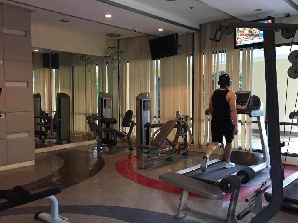 Apartment 1Br Condo Above Eastwood Mall Manila