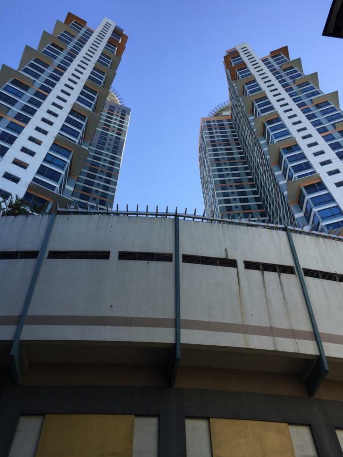 Apartment 1Br Condo Above Eastwood Mall *