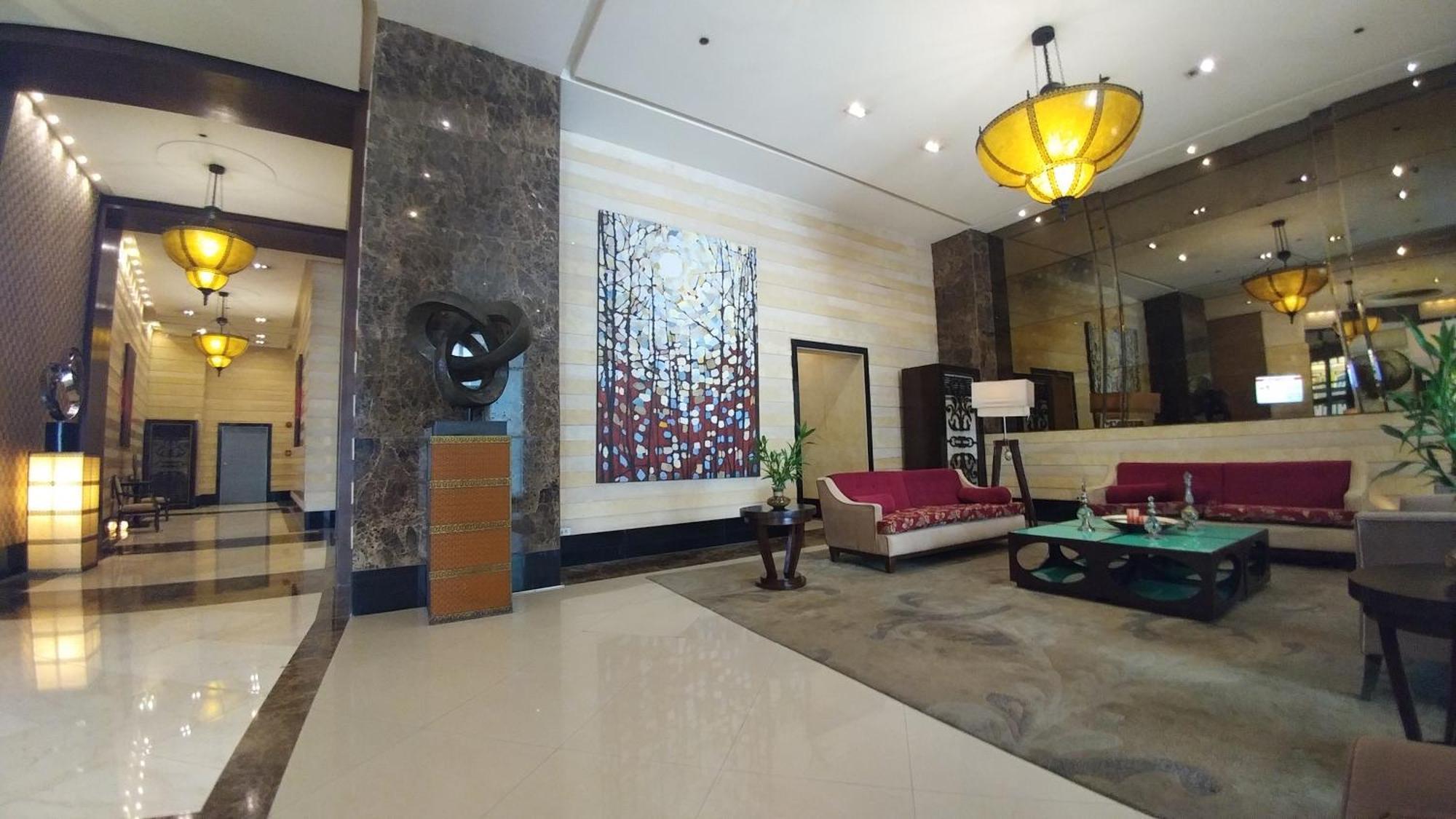 1Br Condo Above Eastwood Mall Apartment