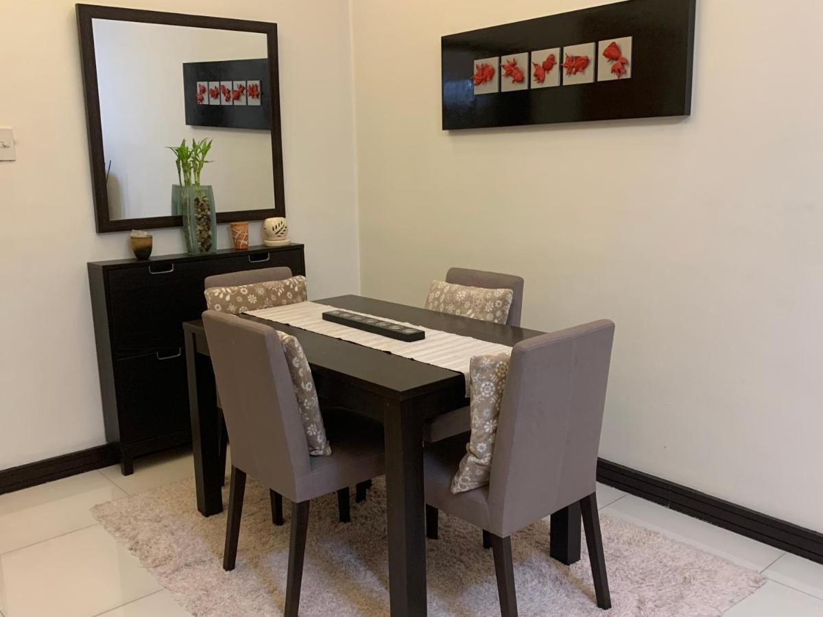 Apartment 1Br Condo Above Eastwood Mall *