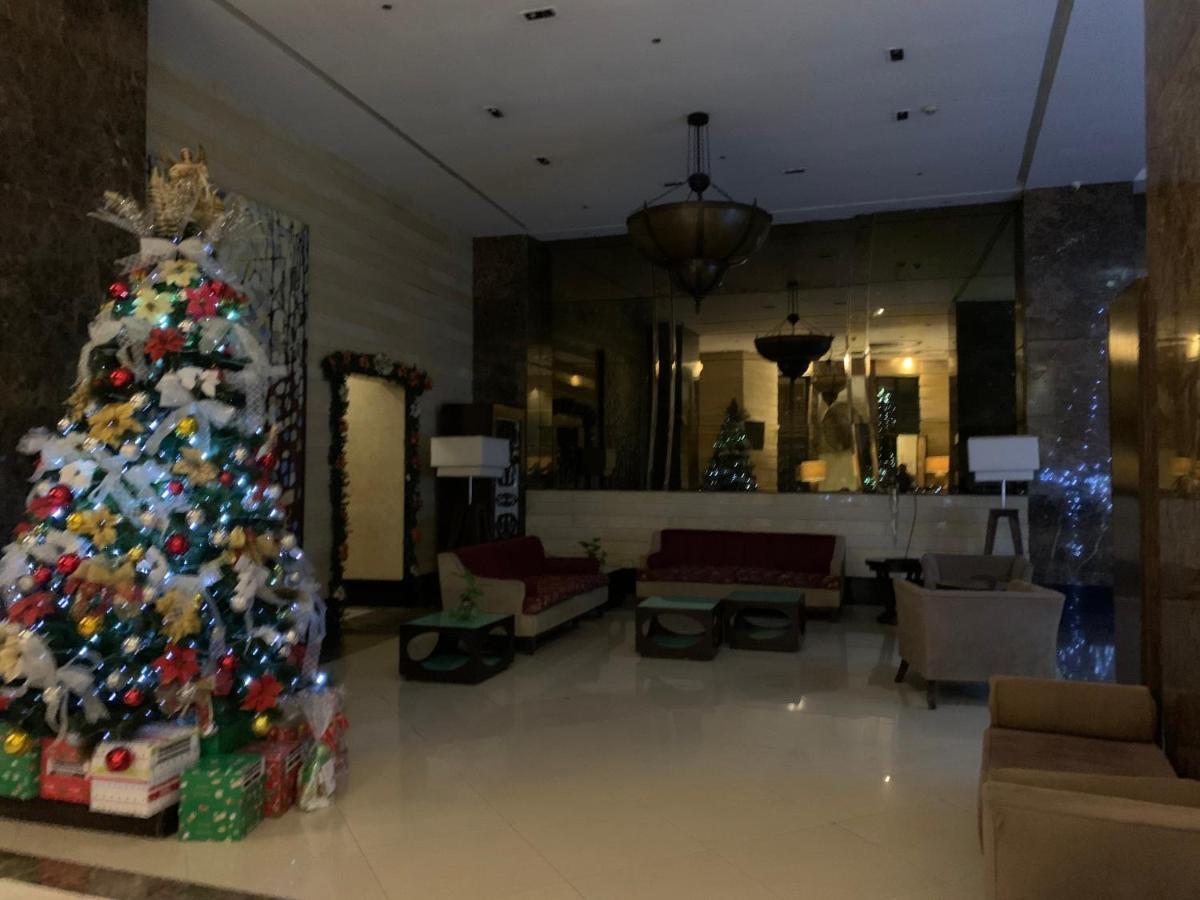 Apartment 1Br Condo Above Eastwood Mall *